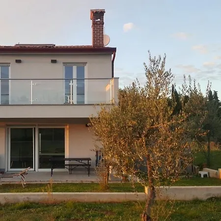 Olivia Valkanela App 2 * Vrsar